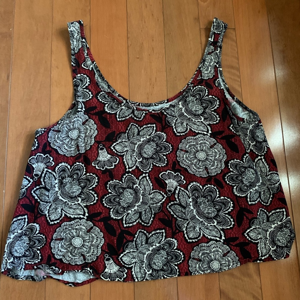 Red cropped shirt with black floral design